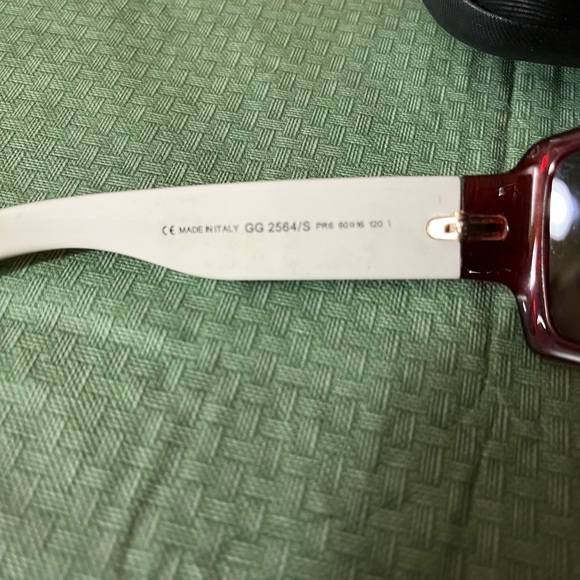 Gucci Sunglasses with Case - Picture 4 of 5